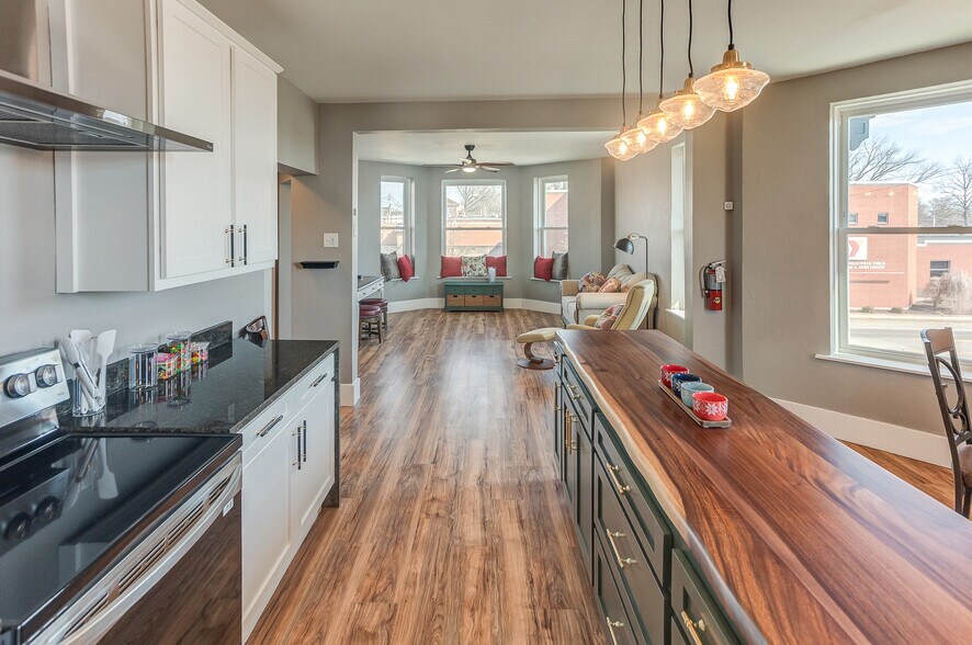 More Photos Of 205 S Illinois St, Belleville Office Residential For Sale