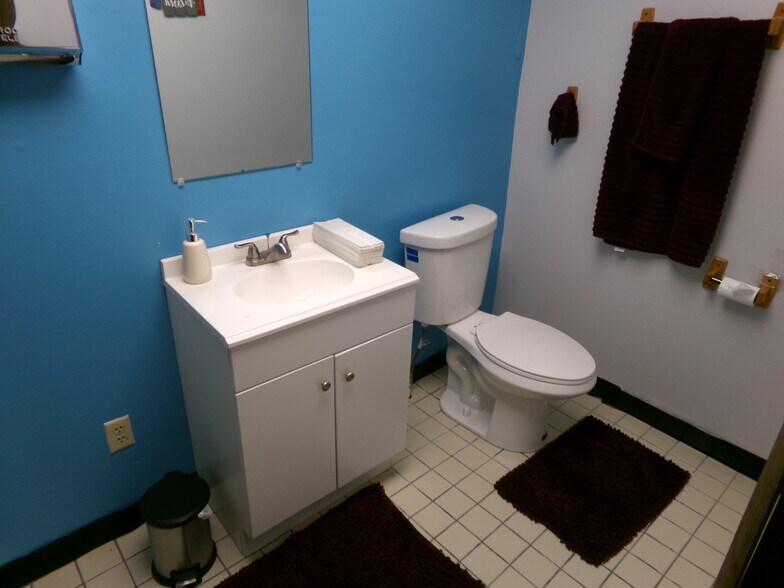 More Photos Of 4021 W Michigan Ave, Lansing Office For Sale