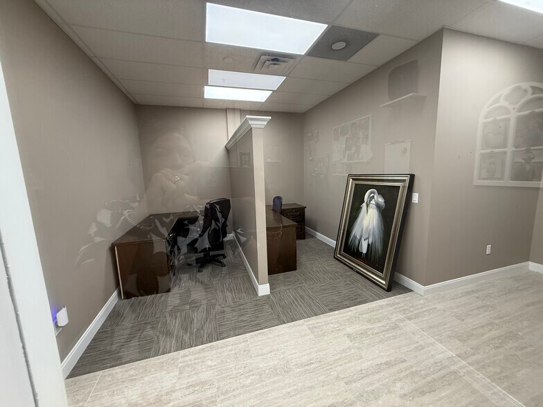 More Photos Of 3195 Dowlen Rd, Beaumont Storefront For Lease