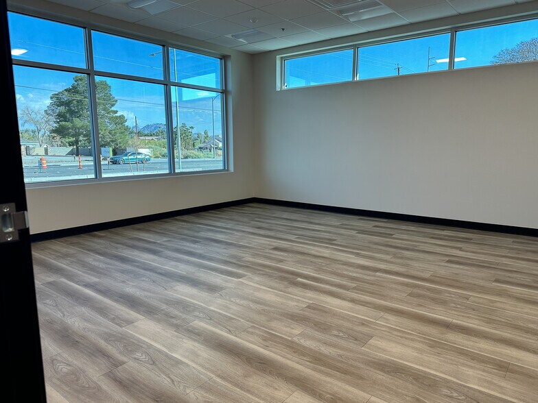 More Photos Of 4055 E Patrick Ln, Las Vegas Flex For Lease