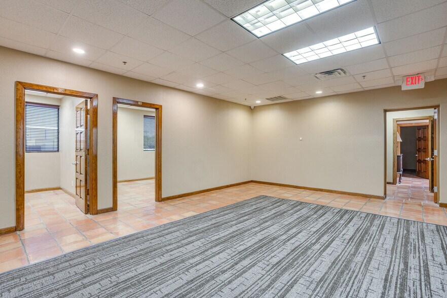 More Photos Of 3500 Noble Ave, Fort Worth Flex For Lease