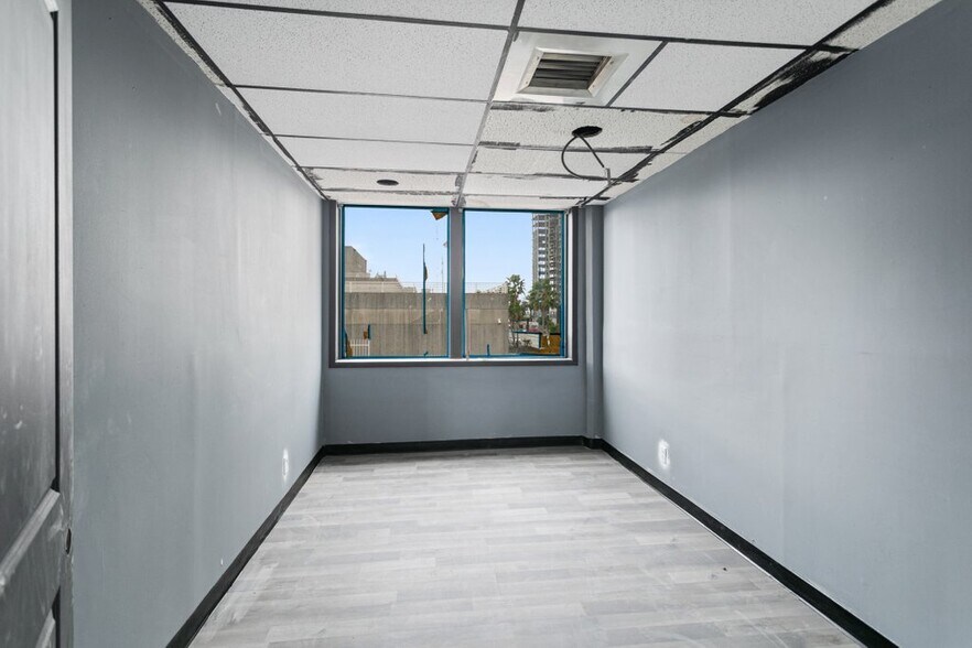 More Photos Of 327-345 E Bay St, Jacksonville Office For Lease