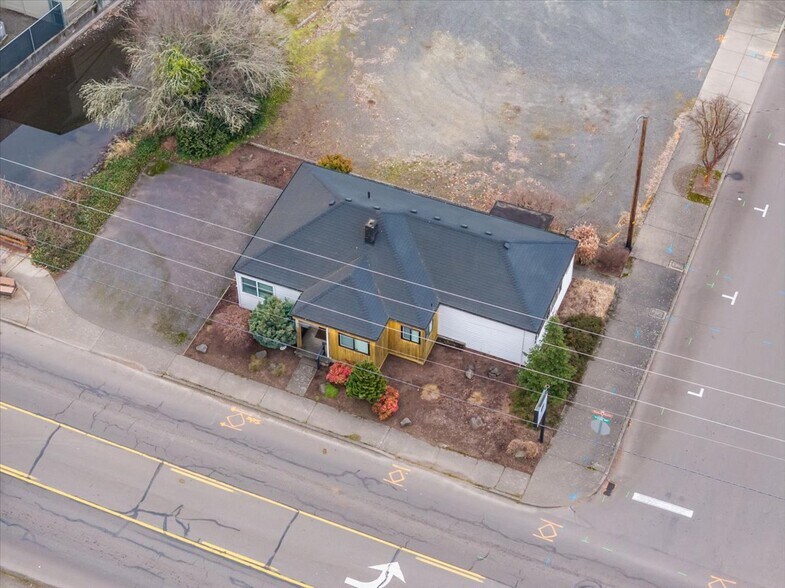 More Photos Of 410 N 1st Ave, Stayton Office For Sale