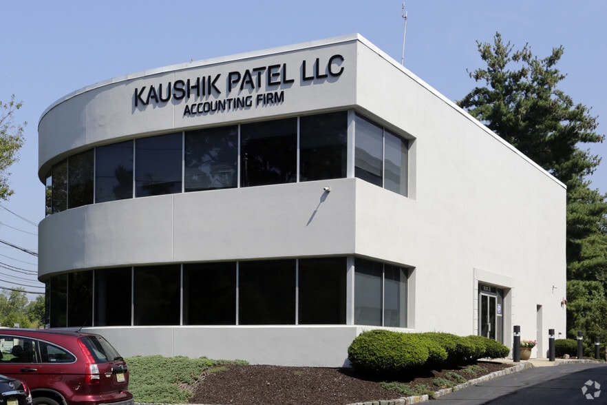Primary Photo Of 310 Passaic Ave, Fairfield Office For Lease
