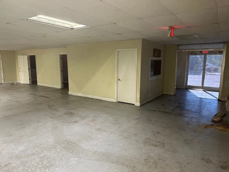 More Photos Of 2211 Windsor St, Chattanooga Service For Sale