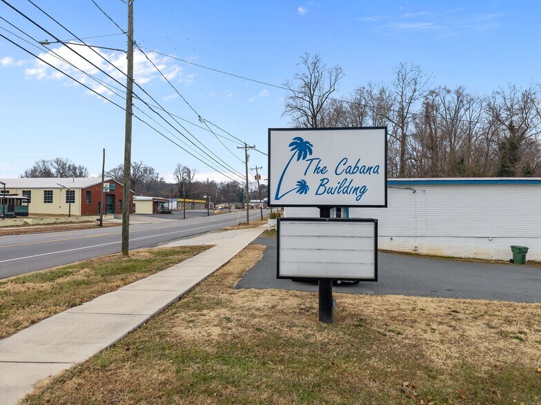 More Photos Of 1108 S Salisbury, Spencer Freestanding For Sale