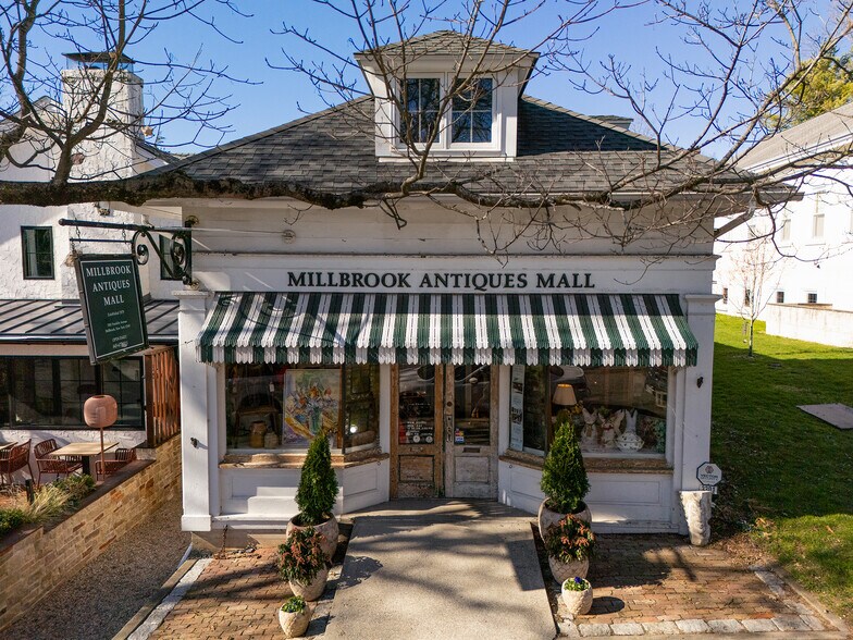 More Photos Of 3301 Franklin Ave, Millbrook General Retail For Sale