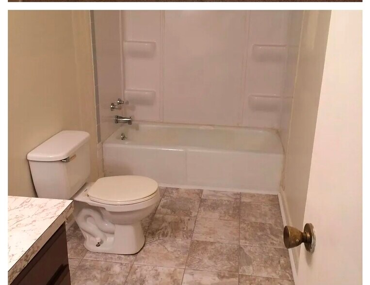 More Photos Of 1401 Harrelton Dr, Evansville Multifamily For Sale