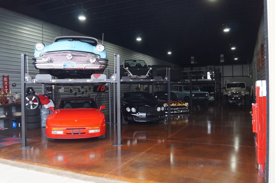 More Photos Of 9337 Commerce Center St, Highlands Ranch Showroom For Sale