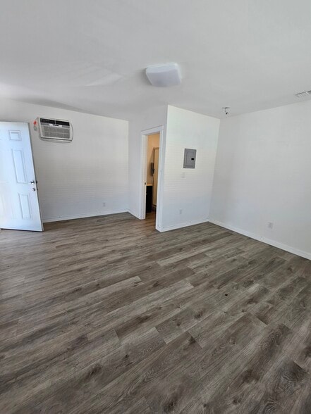 More Photos Of 2952 Honolulu Ave, Glendale Office For Lease