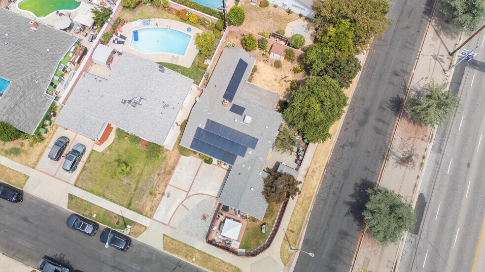 More Photos Of 6402 Graves Ave, Van Nuys Apartments For Sale