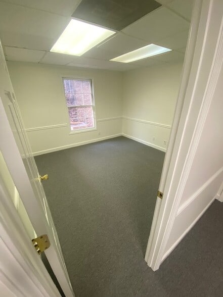 More Photos Of 419 E Crossville Rd, Roswell Medical For Lease
