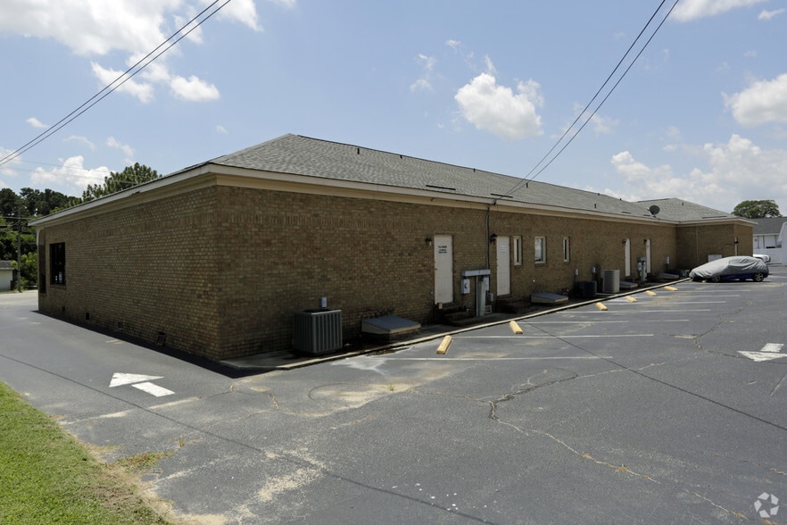 More Photos Of 512-520 Erwin Rd, Dunn General Retail For Lease