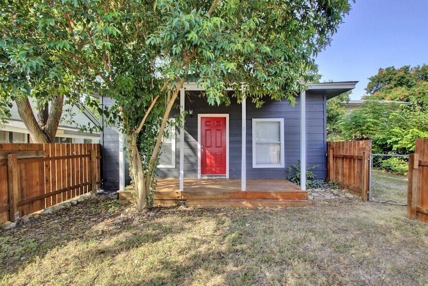 More Photos Of 607-611 Nelray Blvd, Austin Land For Sale