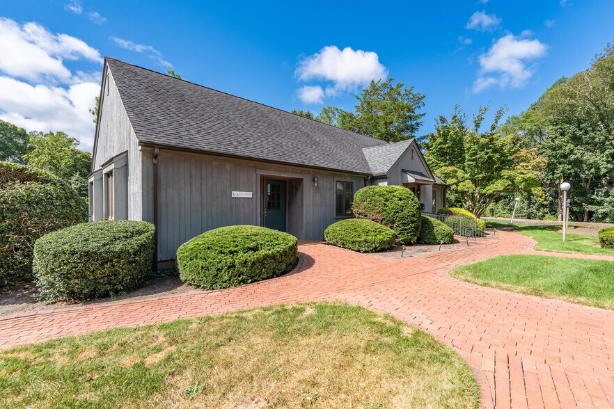 More Photos Of 508 Main Rd, Riverhead Medical For Sale