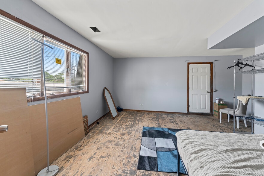 More Photos Of 10140 S Roberts Rd, Palos Hills Bar For Sale