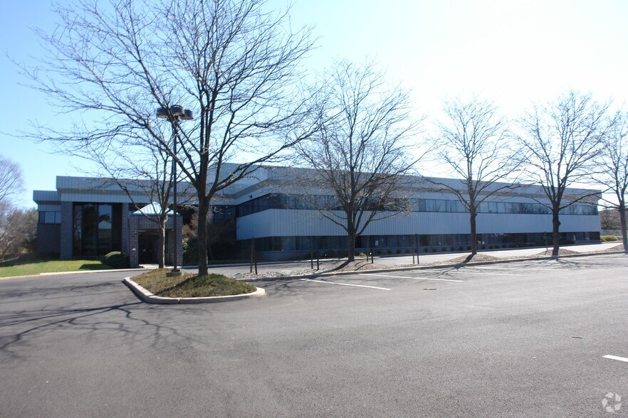 More Photos Of 50 Randolph Rd, Somerset Light Distribution For Lease