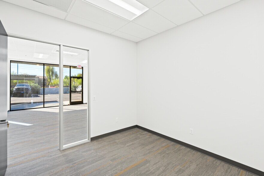 More Photos Of 2844 W Deer Valley Rd, Phoenix Service For Sale