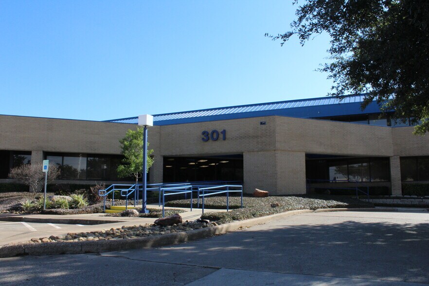 More Photos Of 301 S Sherman St, Richardson Office For Lease
