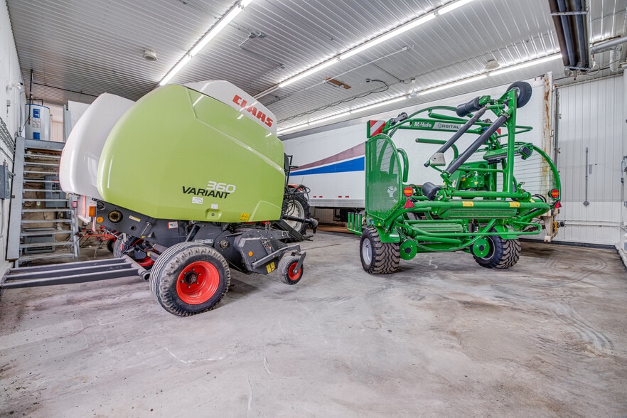 More Photos Of 19 Terry Fox Dr, Vankleek Hill Manufacturing For Sale