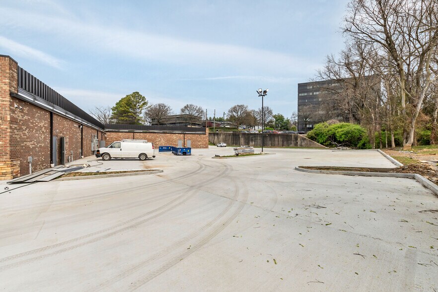 More Photos Of 1204 Murfreesboro Pike, Nashville Storefront Retail Office For Lease