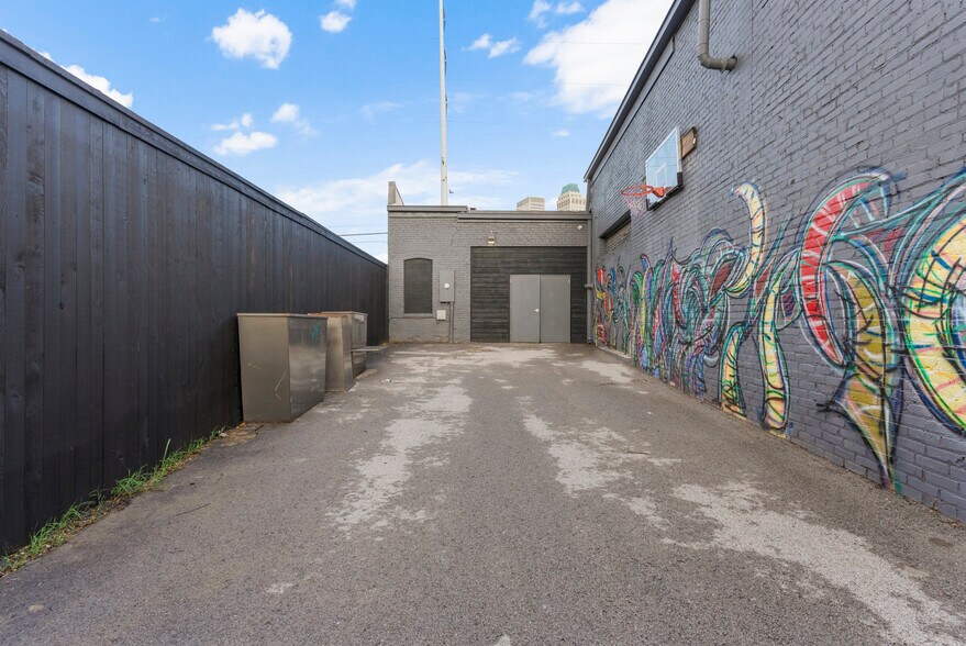 More Photos Of 621 S Kenosha Ave, Tulsa Auto Repair For Sale