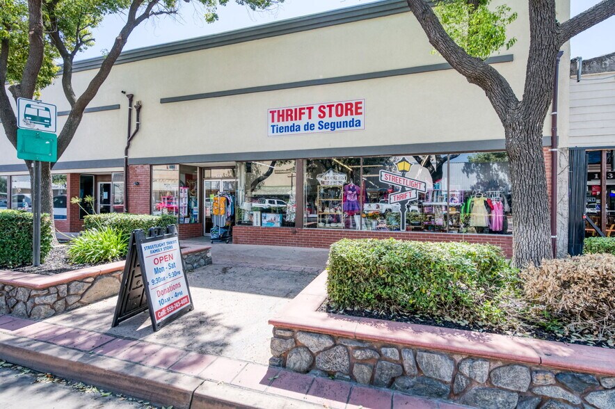 More Photos Of 137 N L St, Dinuba Storefront Retail Residential For Sale