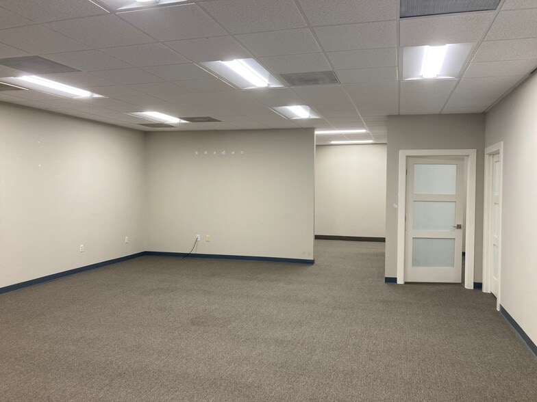 More Photos Of 1411 Plaza West Rd, Winston-Salem Medical For Lease