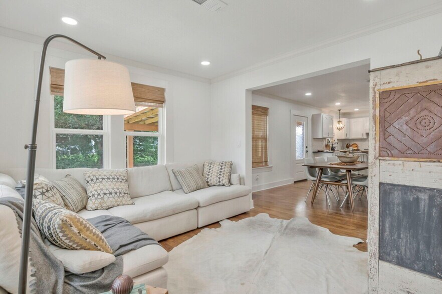 More Photos Of 6682 Ravine St, Milton Office Residential For Sale