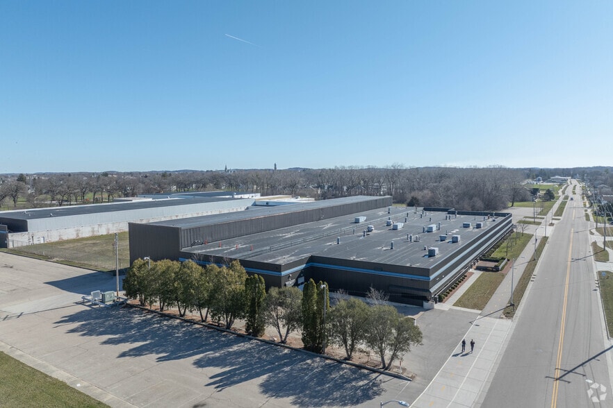 More Photos Of 801-829 Janesville Ave, Fort Atkinson Manufacturing For Sale