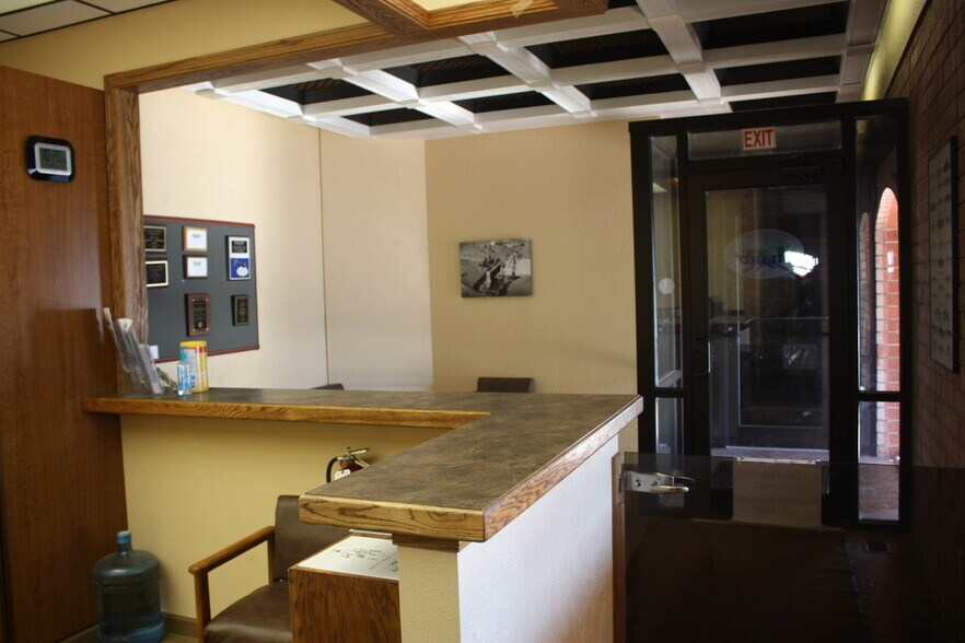 More Photos Of 934 E Wheeler Rd, Moses Lake Showroom For Sale