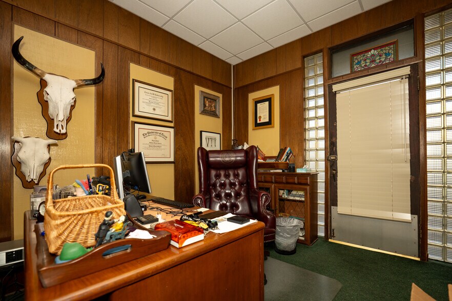 More Photos Of 519 E Goliad Ave, Crockett Storefront For Sale