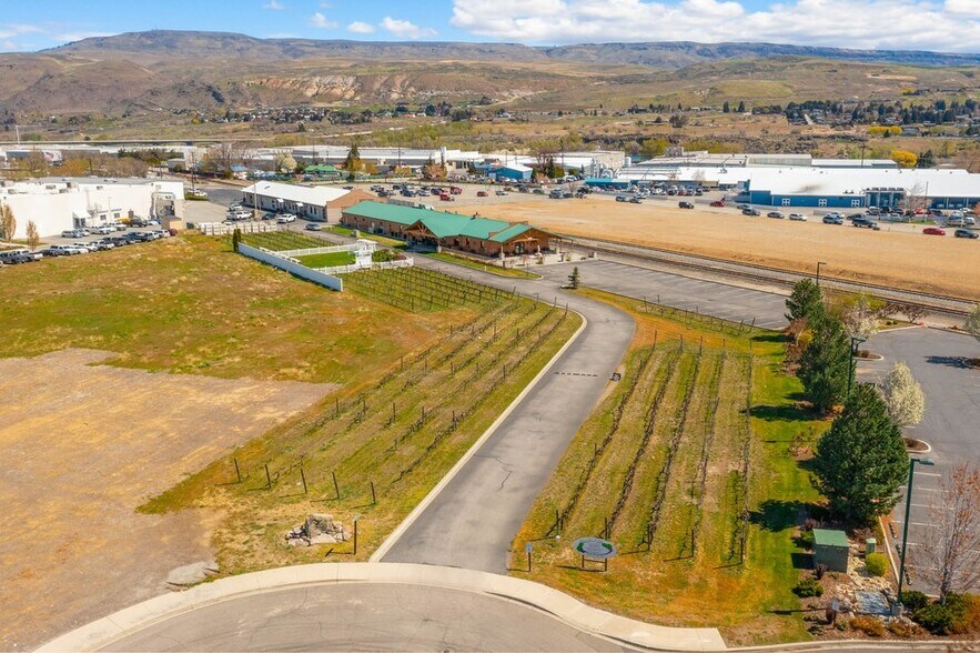 More Photos Of 1 Vineyard Way, Wenatchee Winery Vineyard For Sale