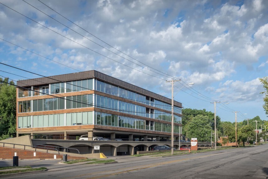 More Photos Of 601 E 63rd St, Kansas City Office For Lease