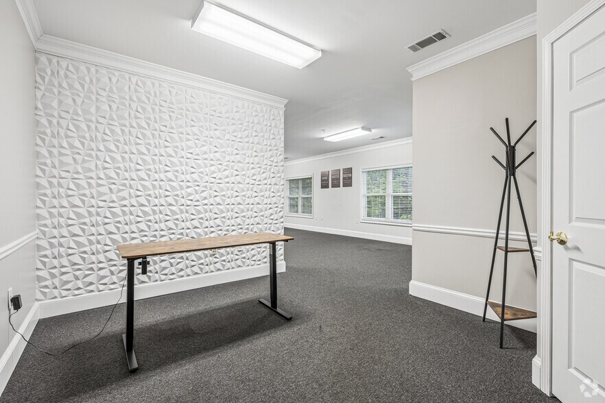 More Photos Of 1290 Kennestone Cir, Marietta Unknown For Lease
