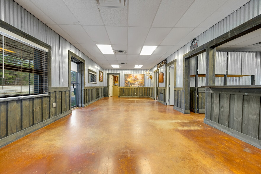 More Photos Of 10203-10263 County Road 135, Flint Service For Lease