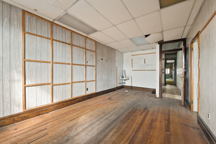 More Photos Of 507 32nd St, Union City Storefront Retail Office For Sale