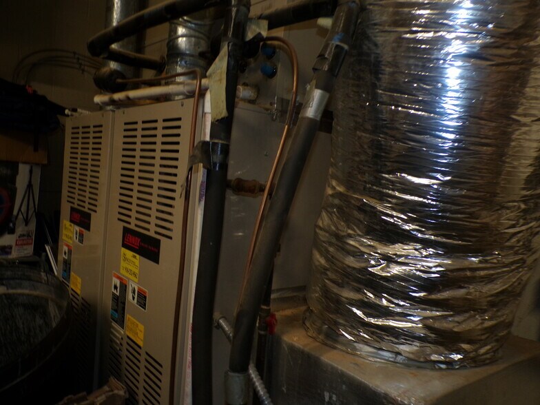 More Photos Of 7619-7621 E 46th Pl, Tulsa Showroom For Sale