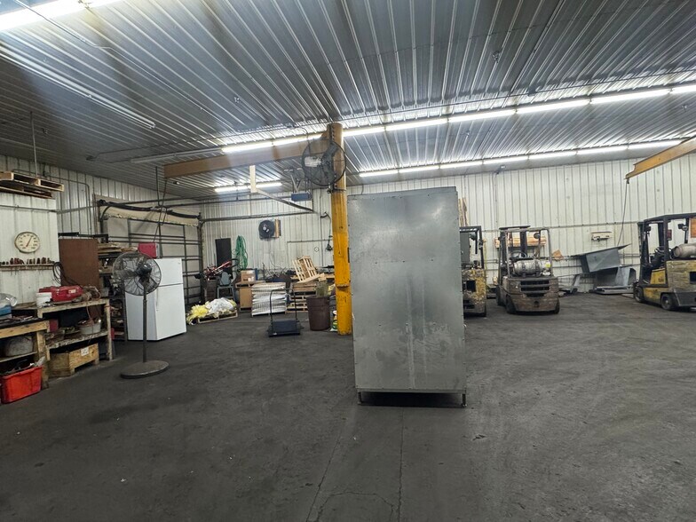 More Photos Of 623 Circle Dr, Iron Mountain Industrial For Sale