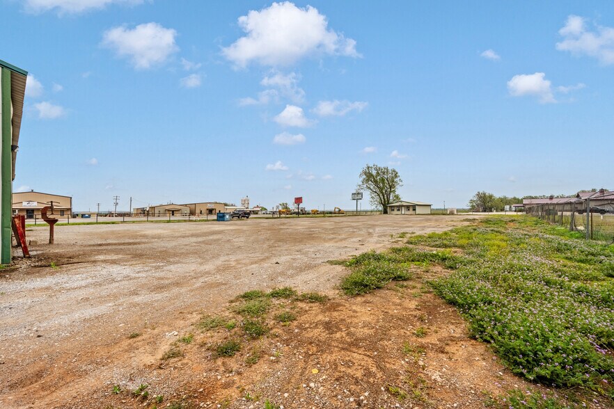 More Photos Of 403 Linwood Plz, Lindsay Warehouse For Sale
