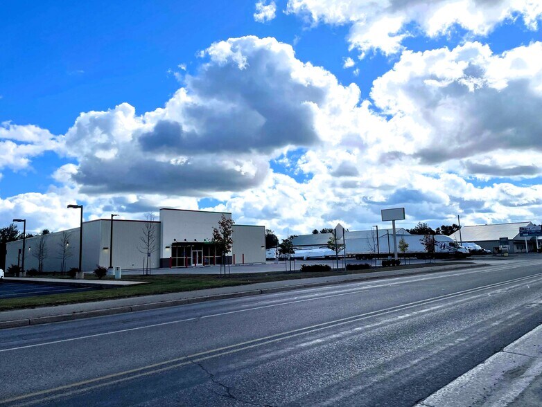 More Photos Of 1960 N Saint Helen Rd, Saint Helen Convenience Store For Lease