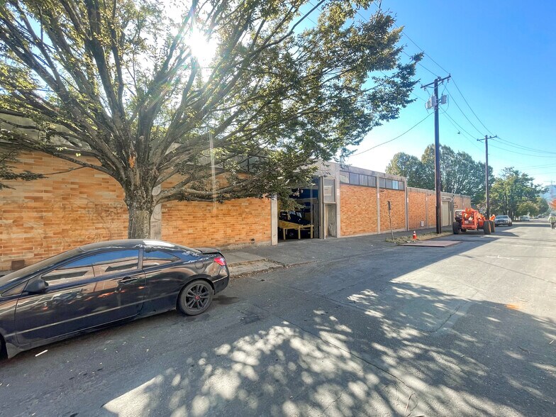 More Photos Of 1011 SE Oak St, Portland Industrial For Sale