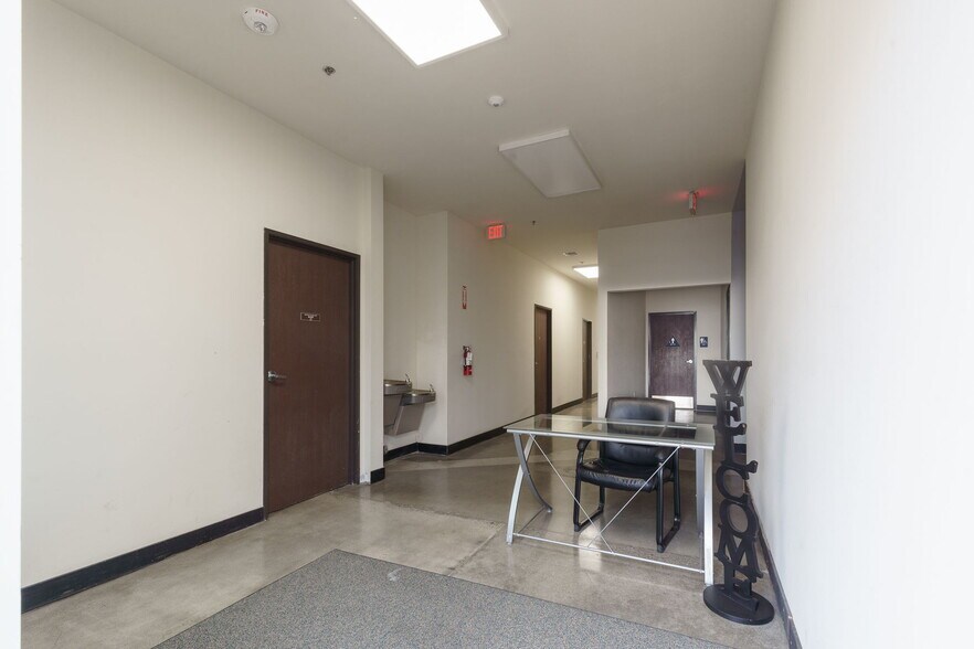 More Photos Of 2311 Statham Blvd, Oxnard Warehouse For Lease