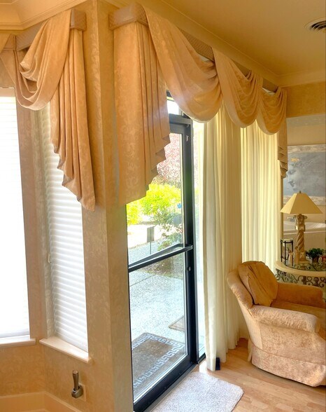 More Photos Of 14700 NE 8th St, Bellevue Medical For Lease