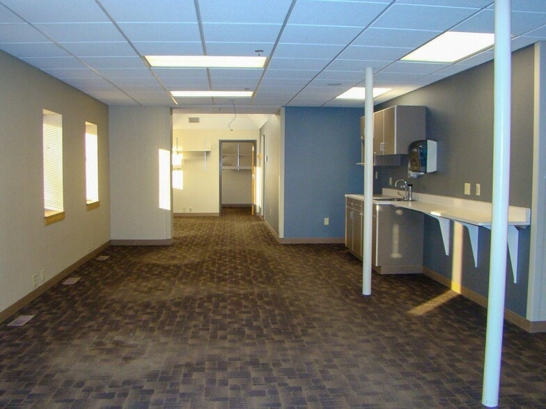 More Photos Of 112 7th St NE, Rochester Medical For Lease