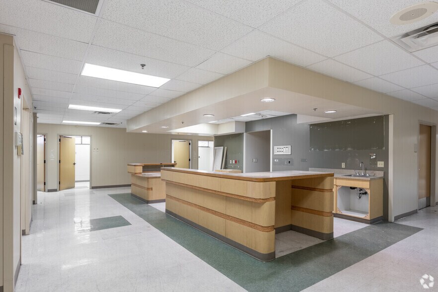More Photos Of 2400 Trawood Dr, El Paso Medical For Lease