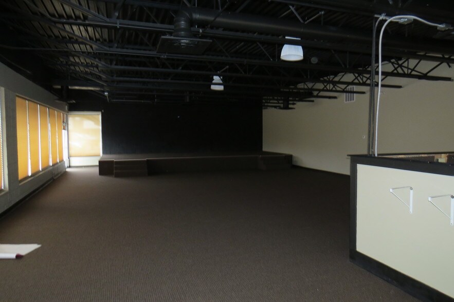 More Photos Of 5916 W State Road 10, Demotte Department Store For Sale