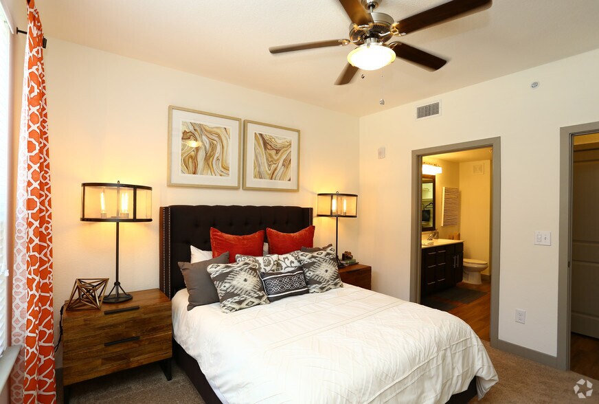 More Photos Of 403 E Koenig Ln, Austin Apartments For Lease
