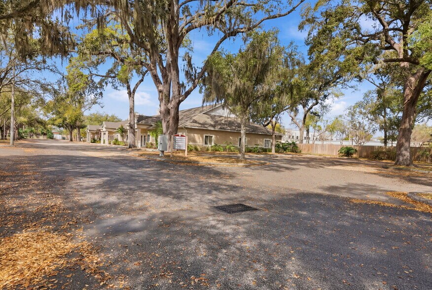 More Photos Of 605 Medical Care Dr, Brandon Medical For Sale