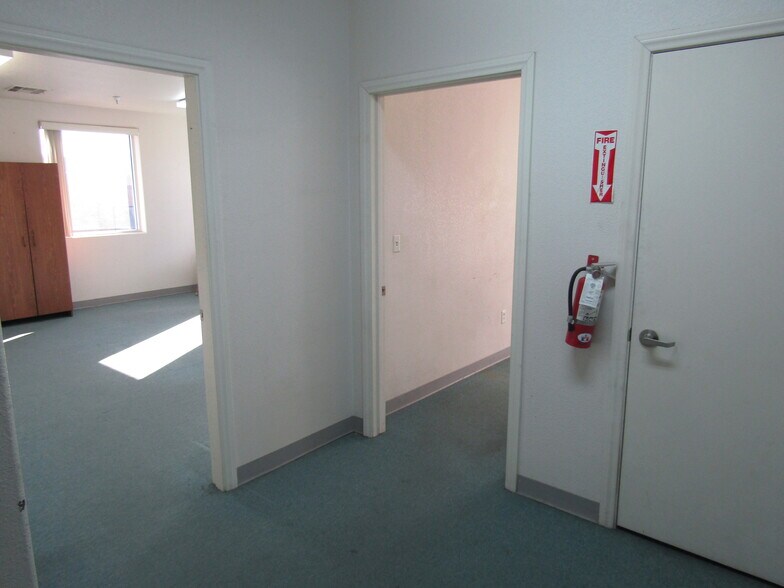 More Photos Of 209 E Brooks Ave, North Las Vegas Distribution For Lease